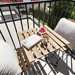Bailey's Flat By Se *