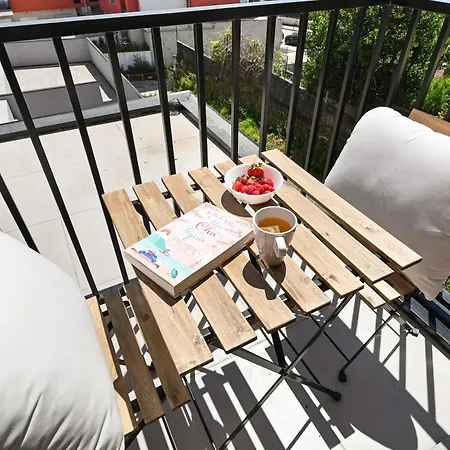 Bailey's Flat By Se *