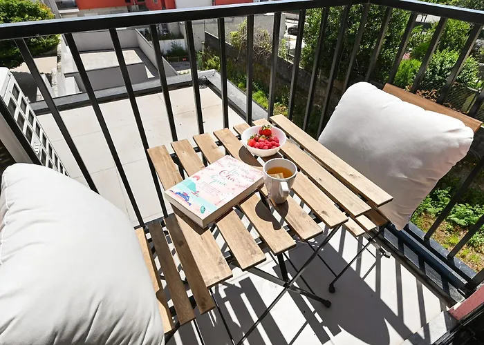 Bailey's Flat By Sé *